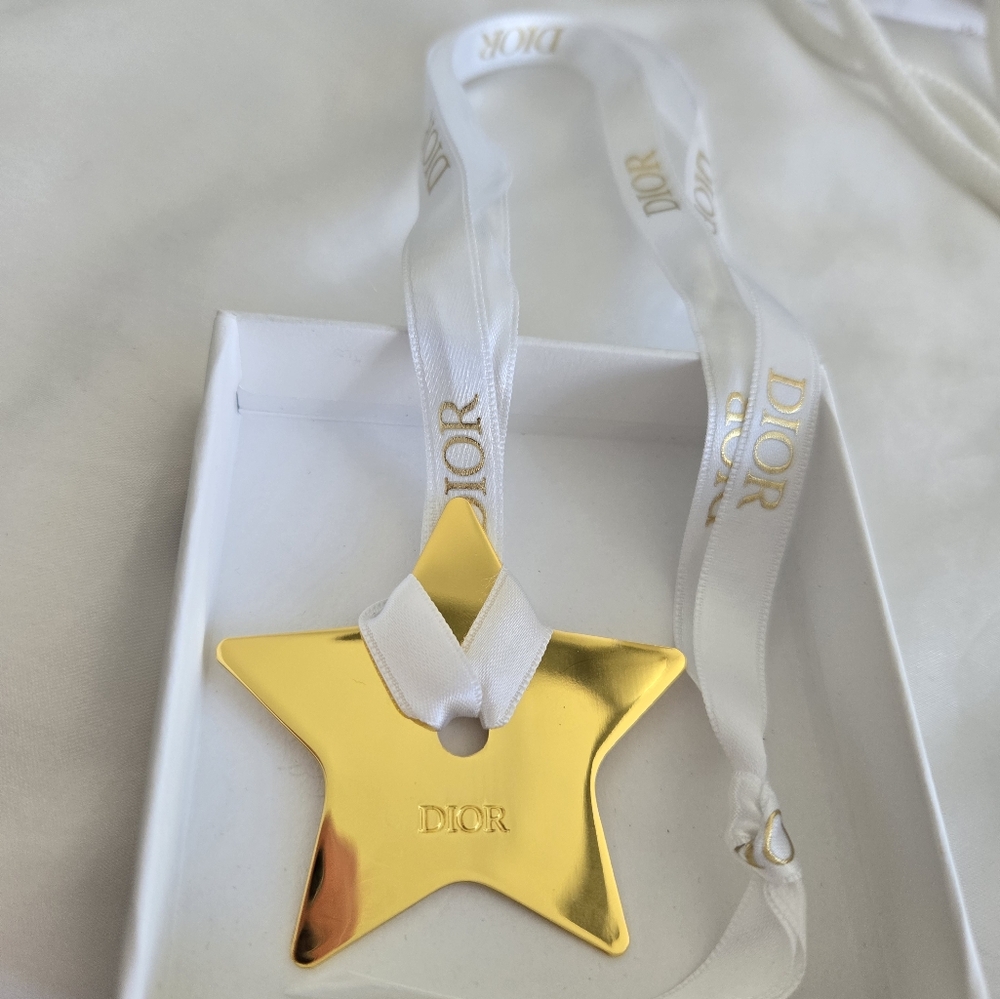 Dior necklace/Keychain charm with Display box - Picture 2 of 5